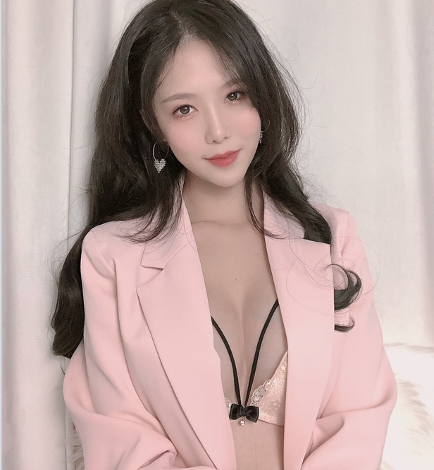 粉色西装抖娘NO.55利世26P178M