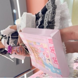 洛麗塔美女零距離！透明内衣欣賞！