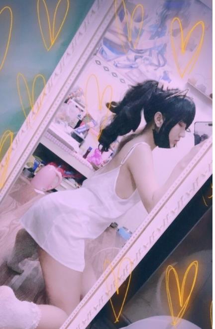 某推校花美女主播绝版77V1.5G浮力姬你夏总颜值丰满细腰翘蜜美腿室外抖M