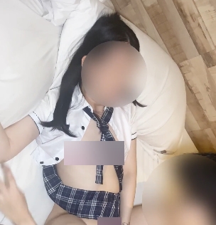 《赤红之瞳：挣扎的男人女生五年微薄声音》