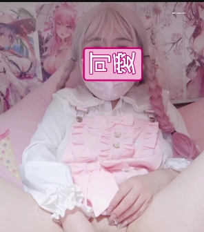 玲酱精选福利姬：紫薇，揉捏胸前软肉，玩具礼物，迷人大眼睛