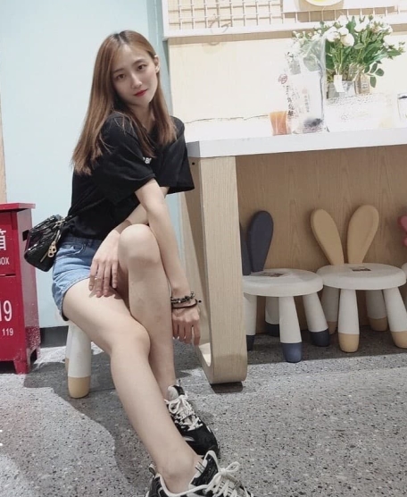 窥探校花私密：小晓玲拍摄的各大名校校花泄密合集百度盘上线