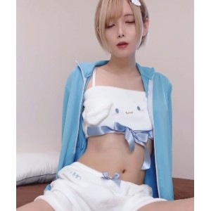 《秋月真凌：伪娘的美丽与活力》