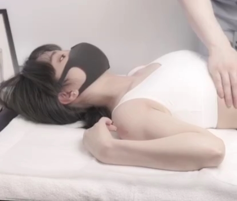 《P站玩偶姐姐最新作品：网红{{网红名字}}展现独特魅力》