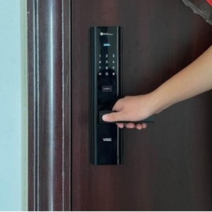 《门锁》：2021年中国大陆惊悚犯罪悬疑大片，白百何高齐小吴李总郑飞乔小曼联袂主演！