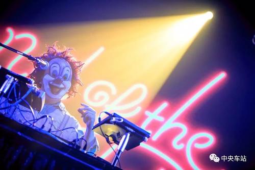 《约瑟芬的冒险：另一片天空TheSkyIsEverywhere(2022)》