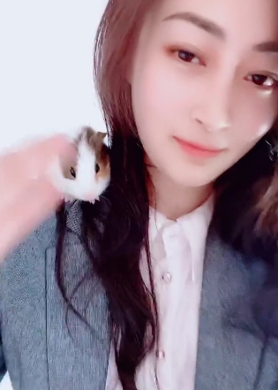 尹美美哒快手女神最新作品：美貌与韵味的完美融合，3000/6000软妹币购买定制1.43G精美视频