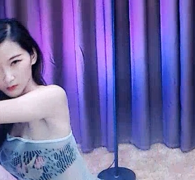 火辣美味：虎牙小小兔性感颜值安全诱惑泳衣秀