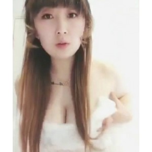 50V-776M神似明星极品美女定制合集：火爆斗鱼快手爆R主播白白兔高颜值性感身材视频