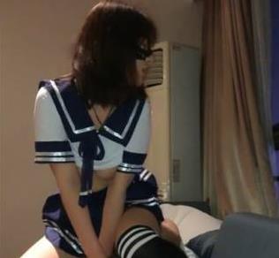 推大神Yin精选纯欲学生制服：火爆臀部、渔网条纹衣、白色睡衣、丁字裤、NV、5G，让你激动不已！