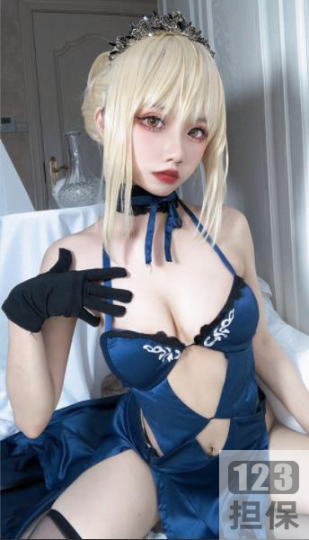 御萝双修&果咩酱：火辣身材、性感穿搭、精致五官，让人心跳加速的私人定制漫展视频