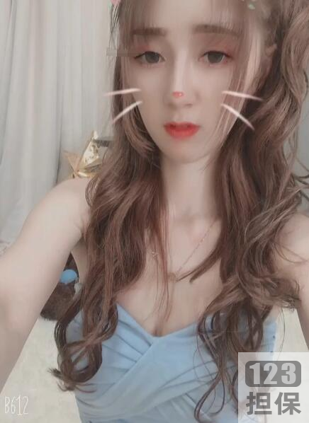 虎牙主播夏璃月,定制了土豪专属的《小苹果》?