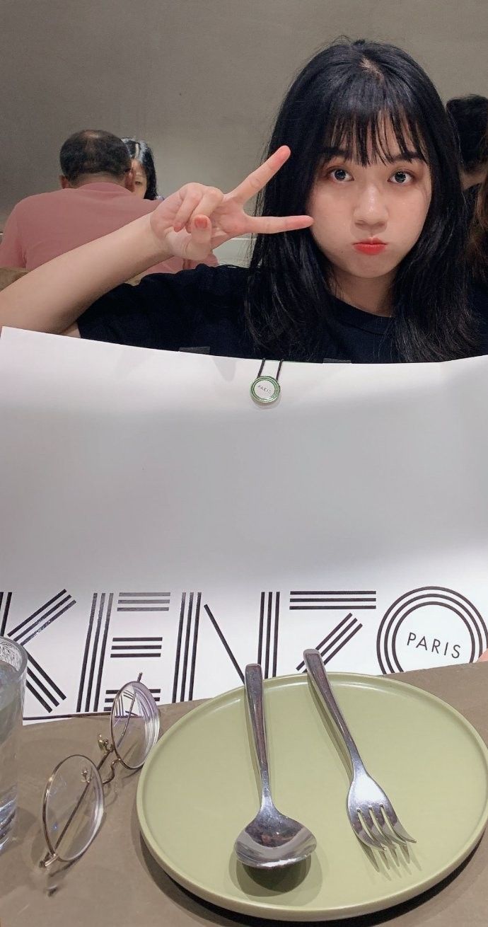 最新高颜值学生小妹龚倩莹私密资源合集