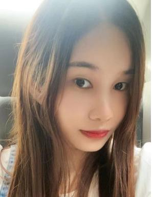 哺乳期宝妈P奶生完状态示范，颜值车灯观看