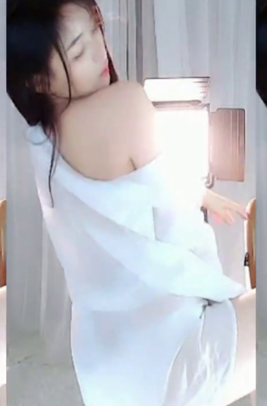 虎牙主播邱士楷推出的蛋宝宝定制展示，8V和1G精彩呈现，共34集视频收藏