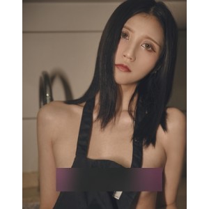 仅展示了小姐姐的高颜值和完美身材，还展现了她细腻粉嫩的肌肤。一起来欣赏这七套作品吧！