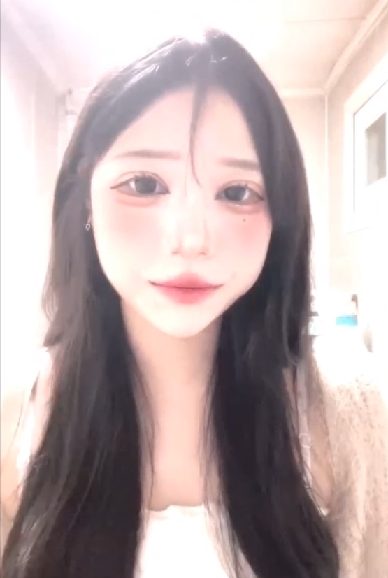 韩国主播，同时也满足了粉丝们的好奇心和收藏欲望。