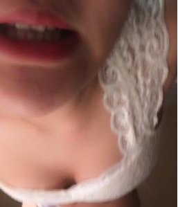 超漂亮美女小芳：身材棒边跳自娱自乐