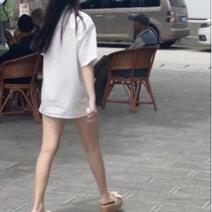 根据您提供的内容，我为该商品取了一个自行打包推特Luna000yu/娜娜顶级展示艺术家人前展示+热舞合集[41v+2.1G][百度盘]这个标题包含了关键信息和视