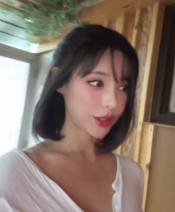 根据提供的内容，为该商品取一个韩国BJ徐婉放飞自我视频合集：15个视频，696兆，百度盘压缩文件解压密码