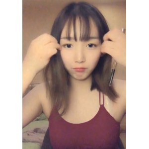 ```markdown#害羞的美少女主播椒妹求守护合集(75v/33G)在这个合集中，我们将聚焦于一位名叫椒妹的美少女主播。椒妹以她害羞的个性和独特的魅力吸引了大量粉丝的关注。现在大家叫我牛夫人后已经稳保一线女演员地位，展现出了她在娱乐圈中的不凡成就。椒妹的外貌令人难以忘怀，她拥有一双明亮的眼睛和迷人的微笑。她的视频内容充满了活力和真诚，吸引了大批观众的喜爱。这个合集包含了75个视频，总共占用33