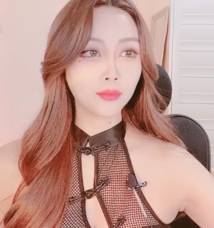 ANNVV娜娜百度盘合集：27v+69g美女直播视频，惊喜不可错过！