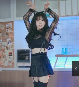 推荐下载极乐领土舞蹈PMV：Kbj劲爆分屏，猫步活泼可爱！