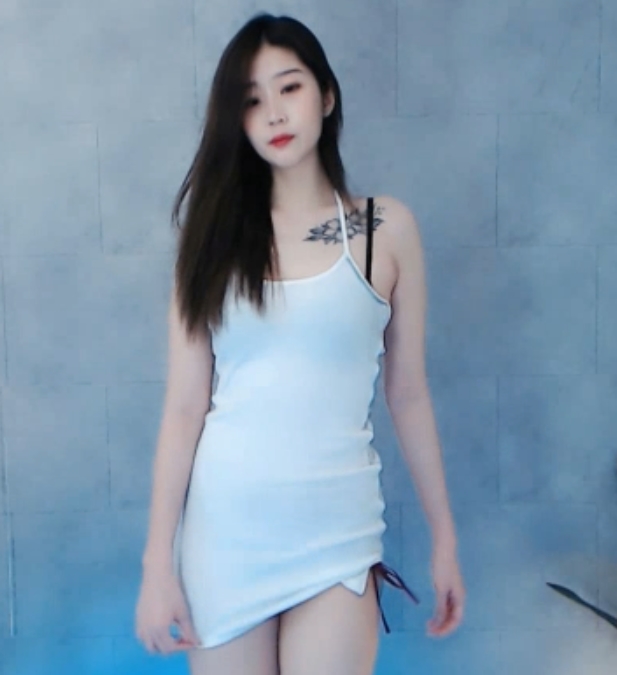 虎牙主播金子心定制展示：外冷内骚裤裤跳舞高清原版