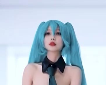 魅力，让观众不禁为之倾倒。这份资源虽然只有9部舞蹈，但其中只有2部露脸，其他都经过打码处理，依然不减观赏价值。想要欣赏这位舞者的精彩表演的小伙伴们，赶紧下载观看吧！独家资源-ocmas舞蹈精选-9V-635M