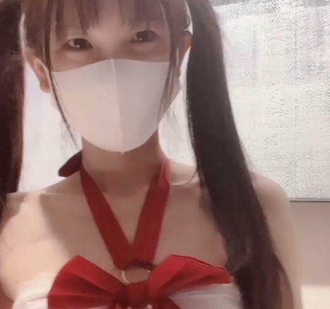 油光白丝吊带粉情人，1V+650M体验天花板乐趣百度盘