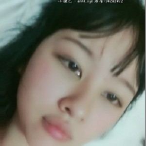 大三学生妹男友同居生活视频213mb，甜蜜欢乐一览无遗