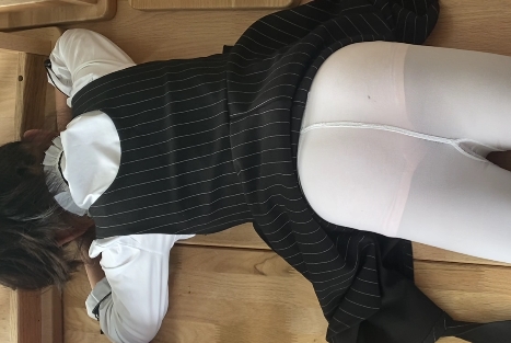 网红虾酱女仆装大长腿作品一部