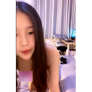 拜金美女小芸首秀：金钱诱惑下的玩物少女实感表演