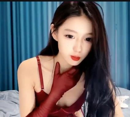 Lucy1811：超火王子秀，2V-1G悬赏资源，Stripchat新星，车衣道具秀