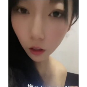 青春勤工俭学：20部女大学生容颜作品暴利赚钱