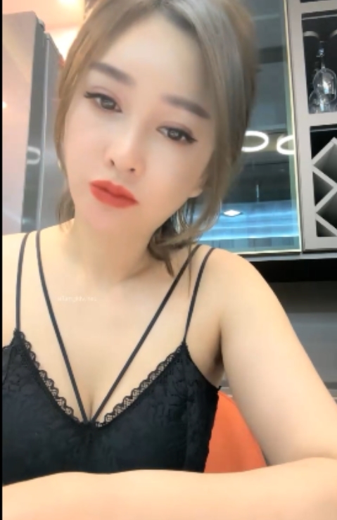 妩媚熟女刘一手：足系列臀控视频24v16.3g