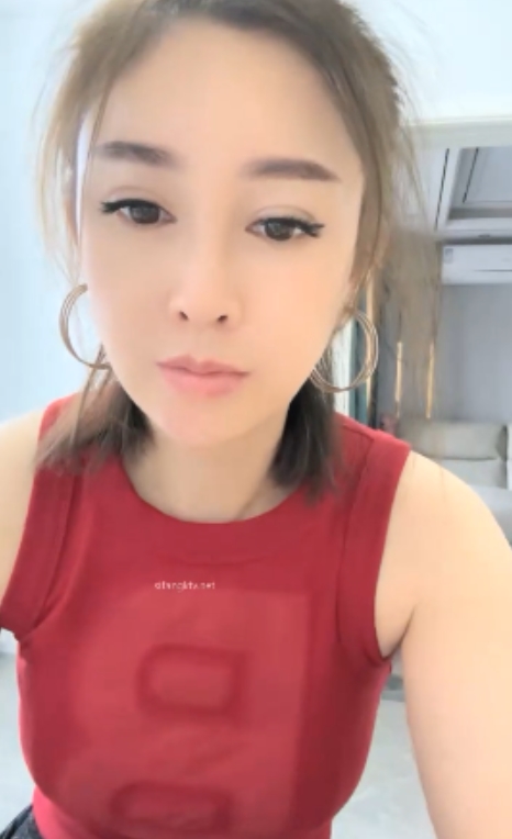 妩媚熟女刘一手：足系列臀控视频24v16.3g