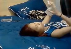 91C仔：真双胞胎姐妹颜值弄鲍T拍身材车灯特写镜头