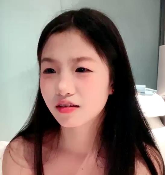 校花自拍实锤，网友堵人闹大！小姐姐直播学费姐姐车衣，汗脚下载观看