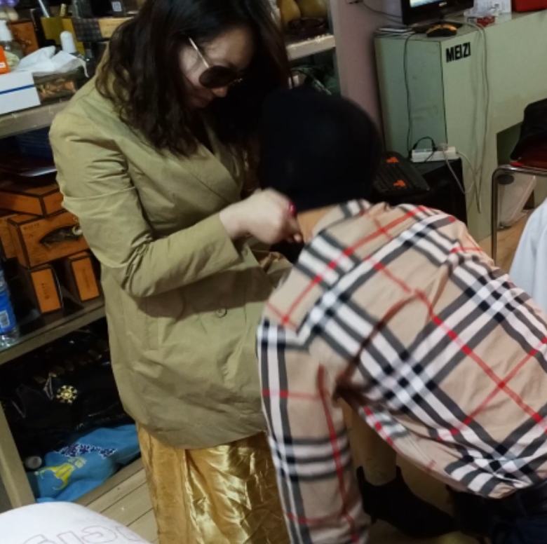 冰城玫姿足艺系列：神秘足踩艺术大集合！82.9G视频震撼上贤妗