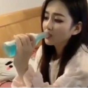 高颜值反差妹子小嘴游戏全露脸，213V5.6G作品集合