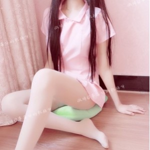 清晨白露中的网红草莓味软糖：运动精品定制合集