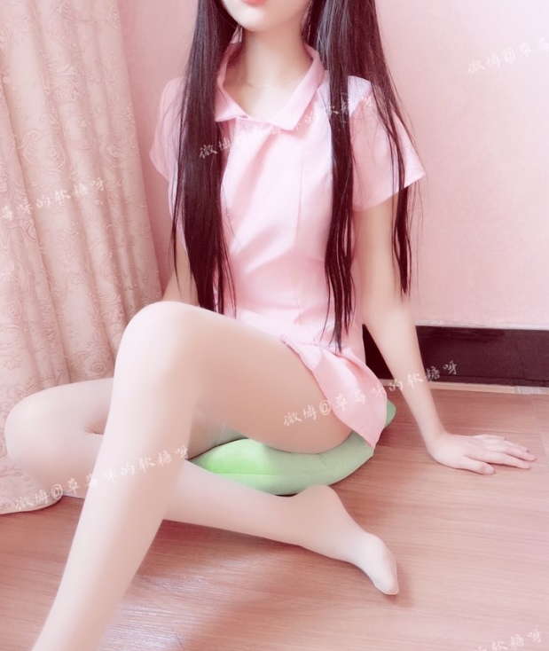 清晨白露中的网红草莓味软糖：运动精品定制合集