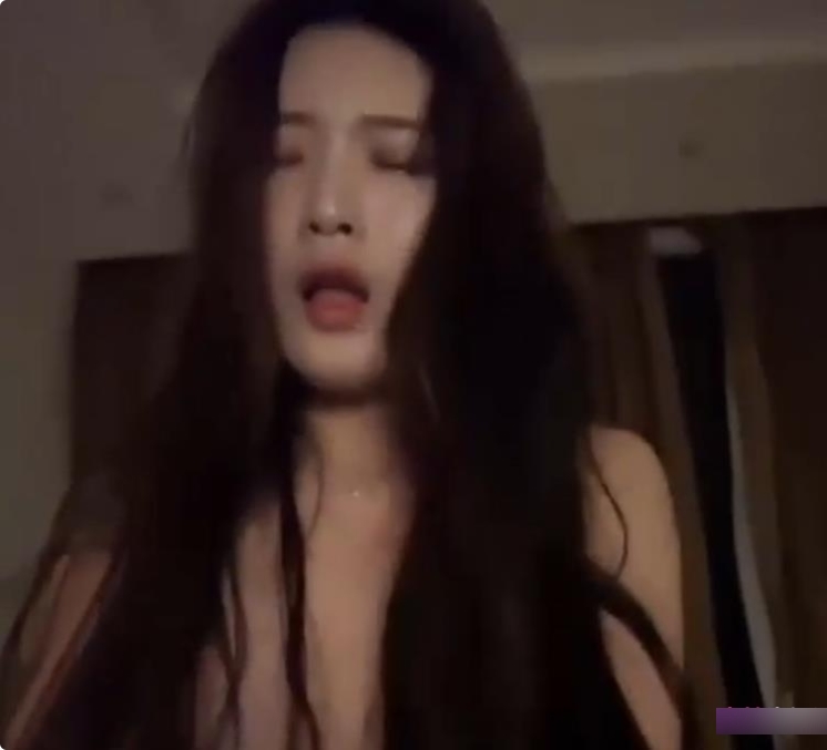 抖音网红赵一菲的资源16V2.8G：打粑粑、演技、探索和魅力