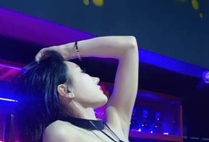 推特女神佳多饱9头身反差表演视频6.1G资源