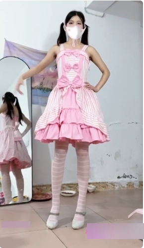 董香果舞合集，百度盘下载，解压码，不要错过！感受她的独特魅力和魅力，尽情回味无穷。赶紧下载这份极富诱惑力的视频合集，享受视听盛宴吧！视频大小/数量