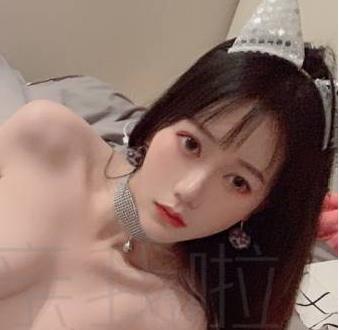 魔法秋秋：微博网红社保姬，身材颜值双担当，00后女星，视频精彩不容错过！