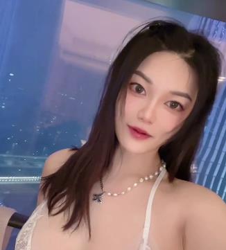 高颜值名媛圈小姐姐liubaiaai私拍短视频大礼，身材白嫩露脸，用嘴带来快乐，下载观看