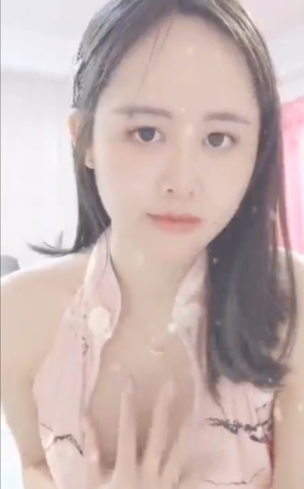 魔鬼身材主播分享七彩糖果微信福利