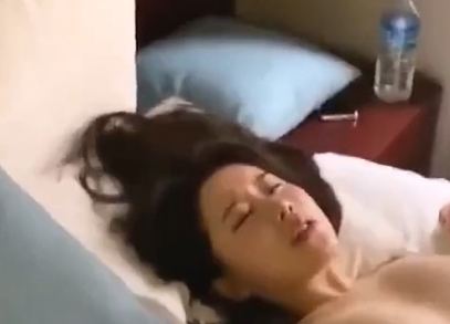 高颜值高冷妹子资源167M，烧renqi滔滔江水，小伙伴必看！